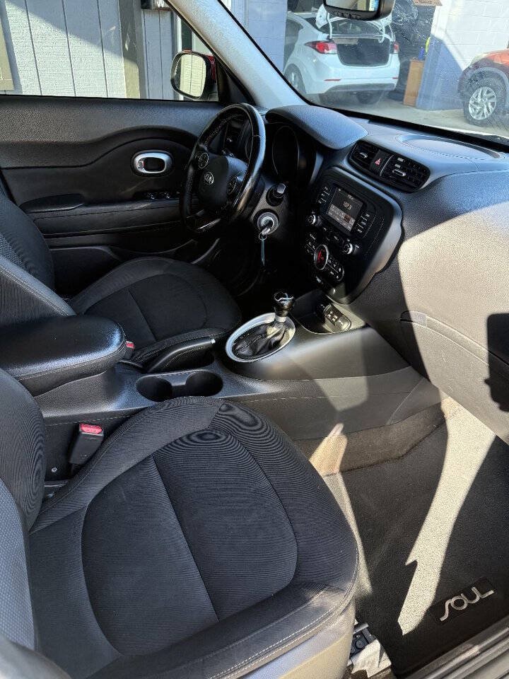 Used 2017 Kia Soul + w/ Designer's Package FWD image 7