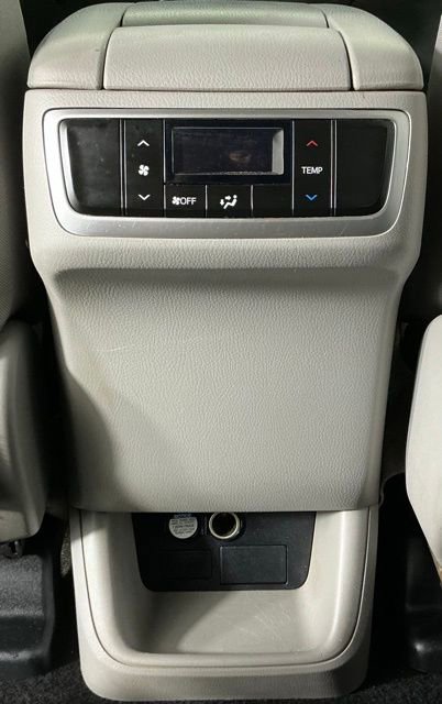 Used 2015 Toyota Highlander LE FWD image 21