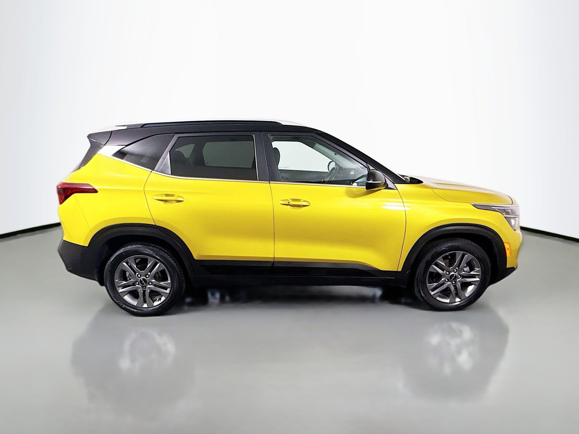 Used 2023 Kia Seltos S FWD image 11