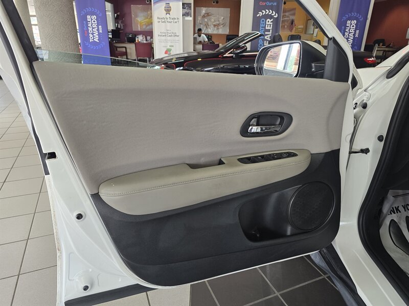Used 2016 Honda HR-V LX image 7