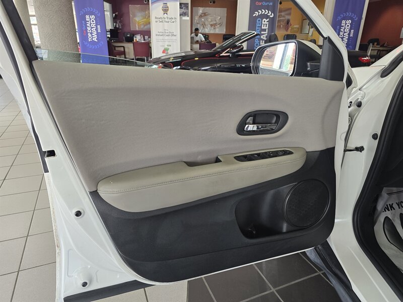 Used 2016 Honda HR-V LX image 7