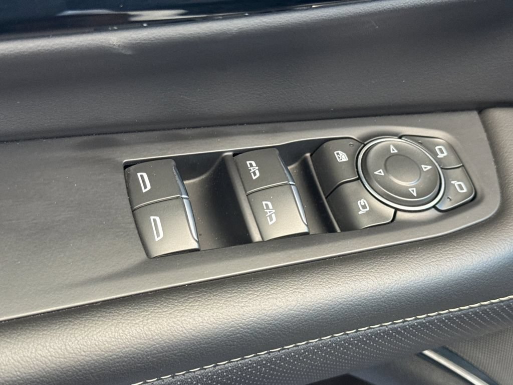 Used 2025 Chevrolet Suburban Premier RWD image 11