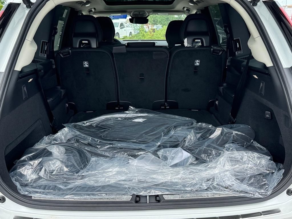 New 2026 Volvo XC90 T8 Plus w/ Protection Package Premier AWD/4WD image 5