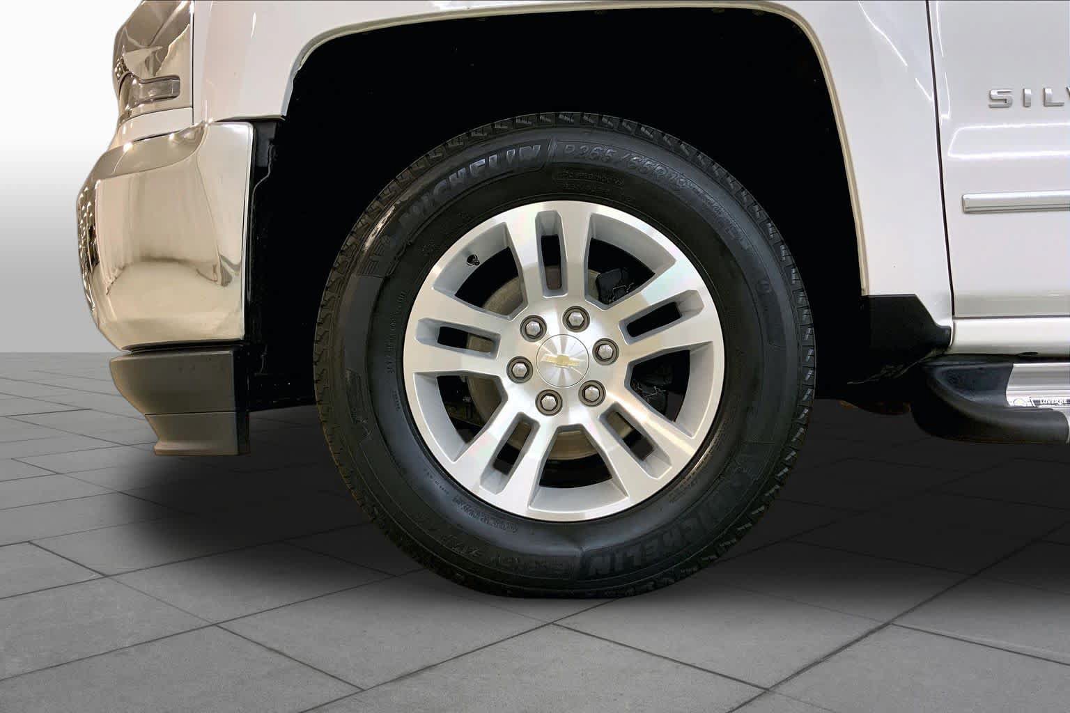 Used 2018 Chevrolet Silverado 1500 LTZ AWD/4WD image 10