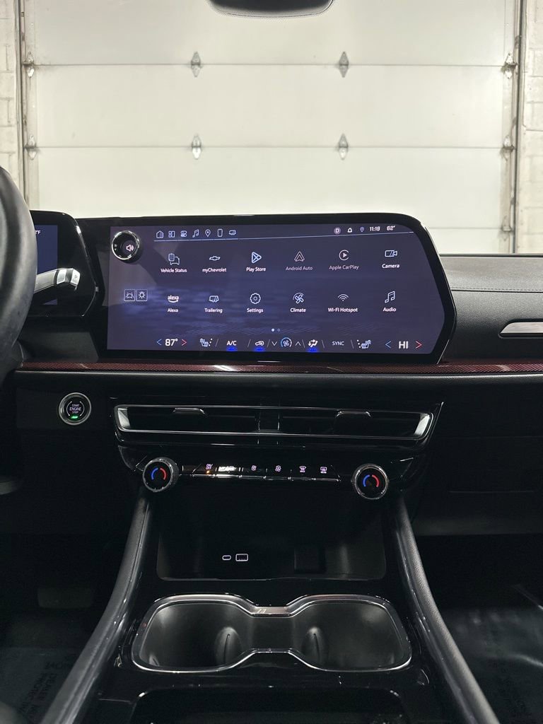 Used 2025 Chevrolet Traverse Z71 image 27