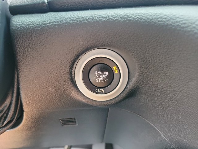 Used 2025 Chrysler Pacifica Limited FWD image 27