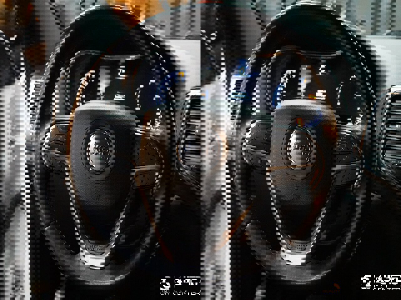 Used 2020 Jeep Grand Cherokee Laredo image 13