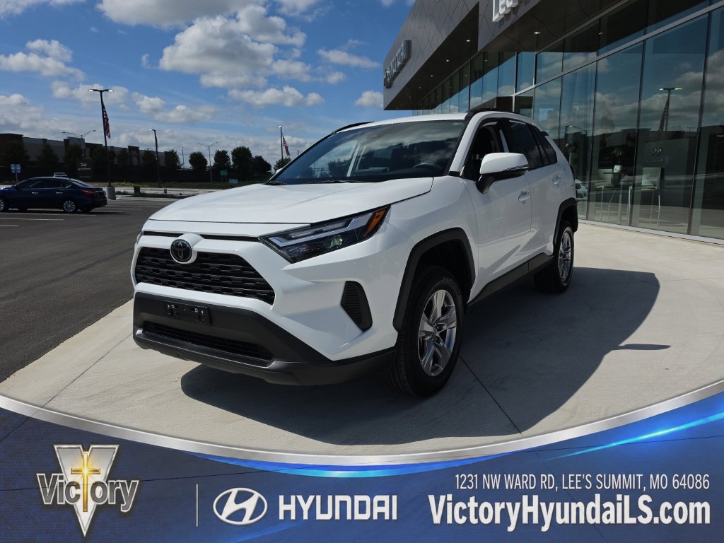 Used 2025 Toyota RAV4 XLE FWD image 1