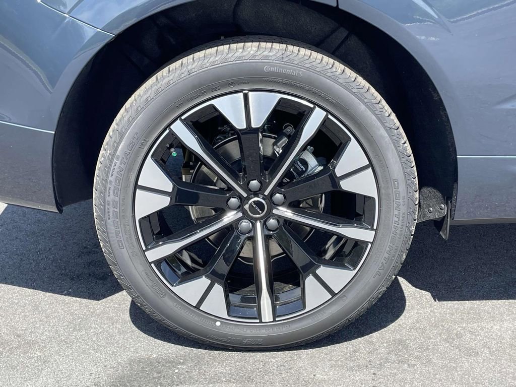 New 2026 Volvo XC60 B5 Plus w/ Protection Package Premier image 32