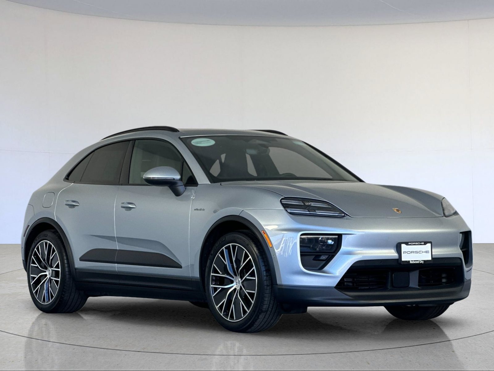 Certified 2025 Porsche Macan Electric RWD image 10