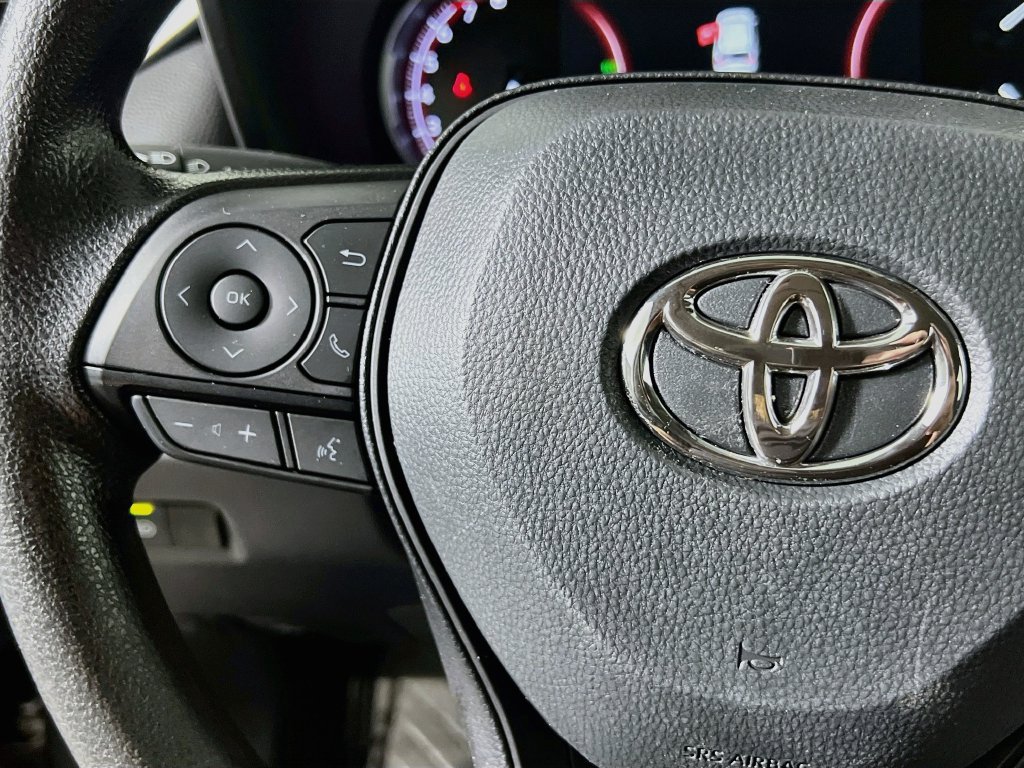 Used 2025 Toyota RAV4 XLE FWD image 16