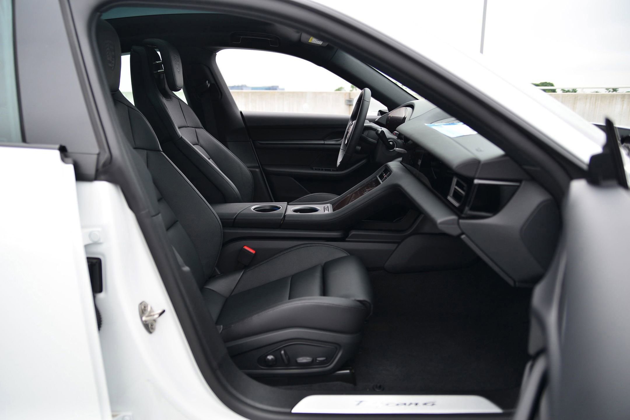 Used 2025 Porsche Taycan image 20