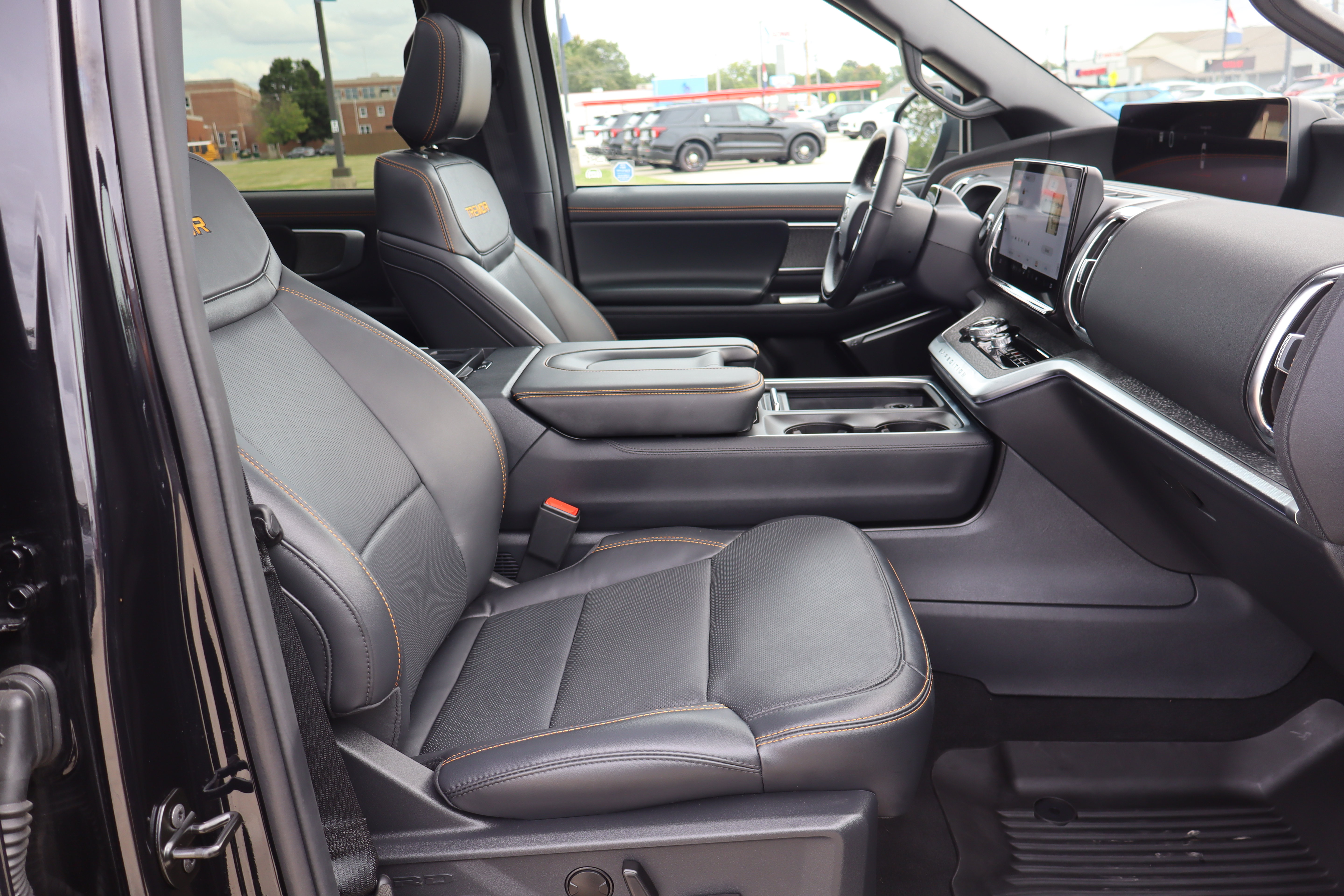 Used 2025 Ford Expedition Tremor AWD/4WD image 15