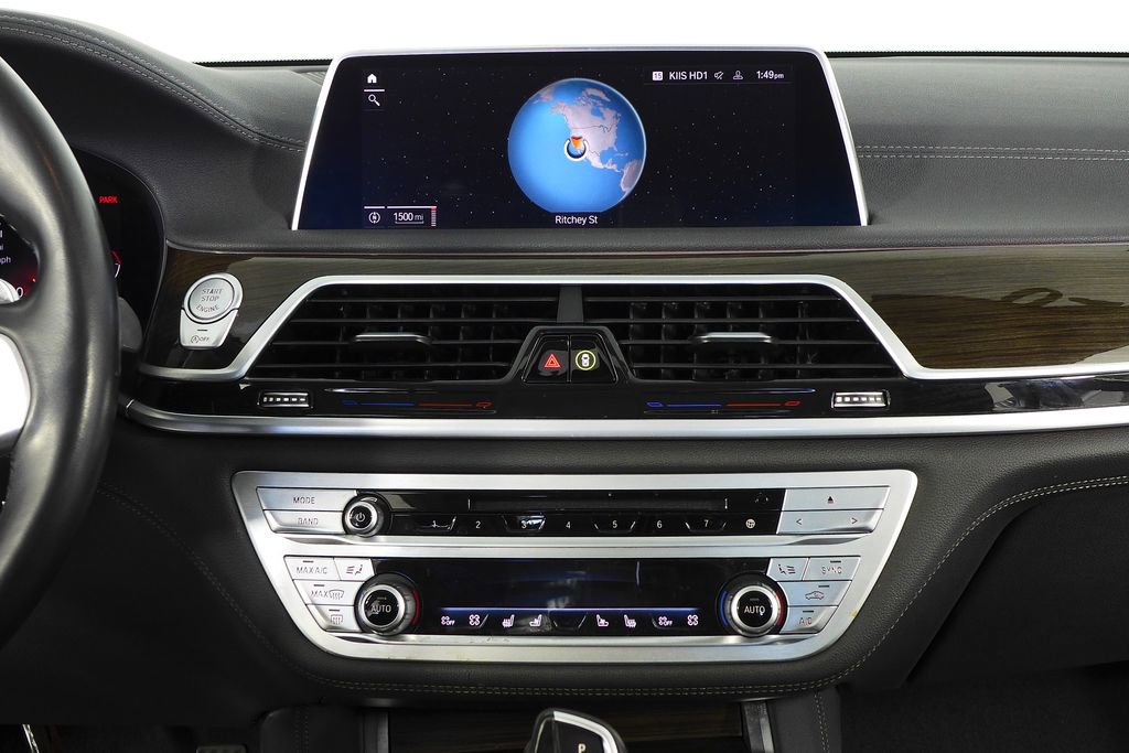 Used 2020 BMW 750i xDrive AWD/4WD image 26