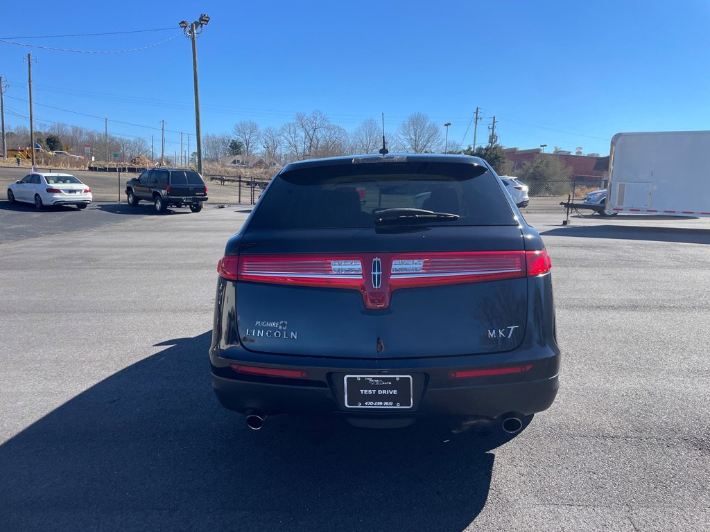 Used 2019 Lincoln MKT AWD image 5