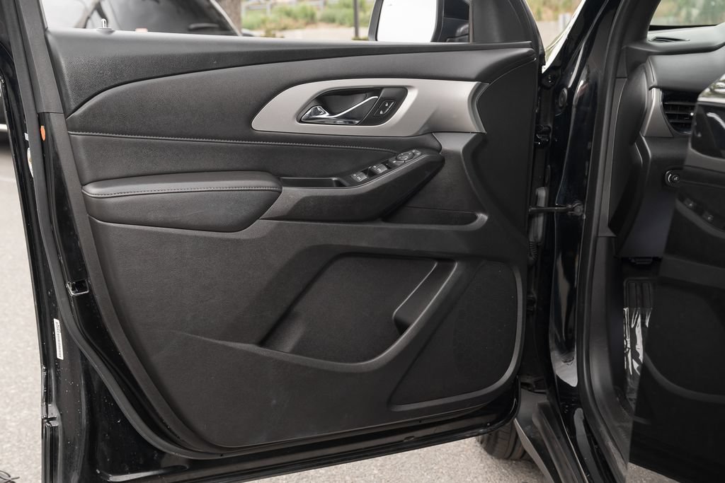 Used 2023 Chevrolet Traverse LT FWD image 21