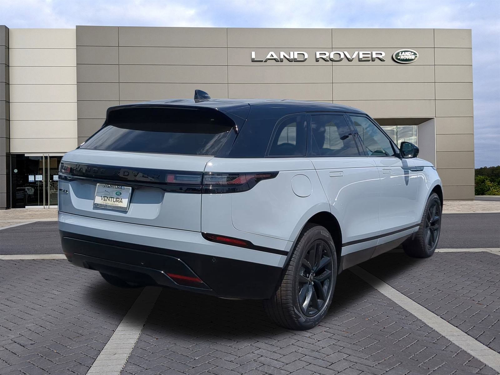 New 2025 Land Rover Range Rover Velar Dynamic SE image 5