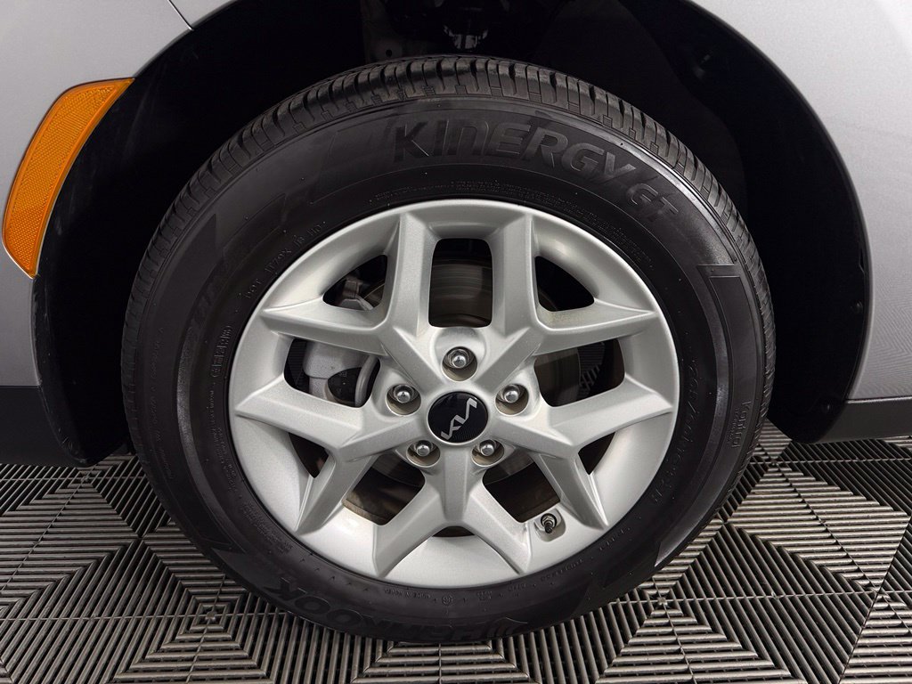 Used 2025 Kia Soul LX w/ LX Technology Package FWD image 12