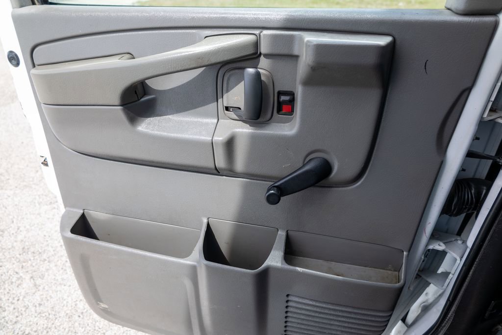 Used 2014 Chevrolet Express 3500 RWD image 16
