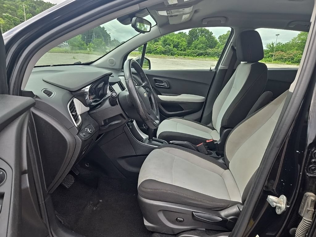 Used 2020 Chevrolet Trax LS FWD image 15