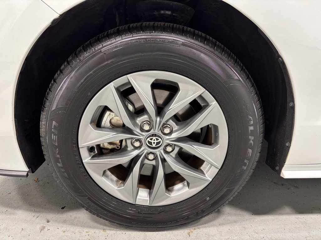 Used 2025 Toyota Sienna XLE AWD/4WD image 65