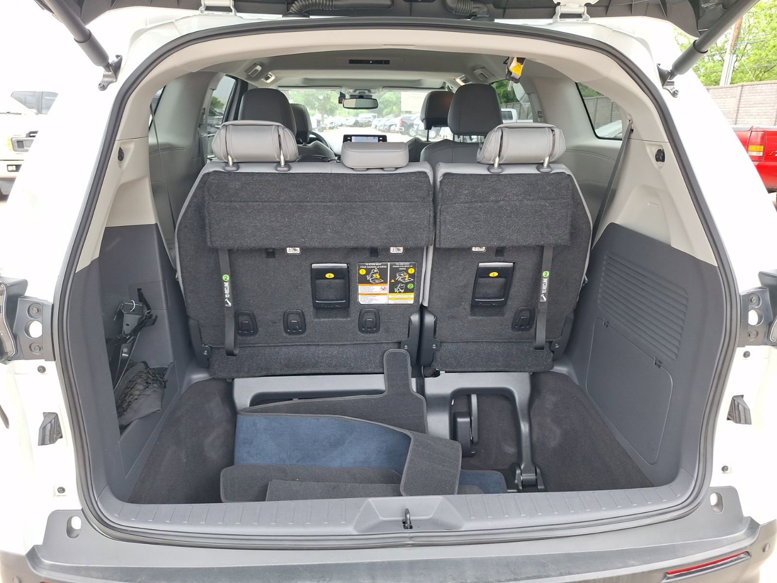 Used 2023 Toyota Sienna XLE w/ XLE Plus Package image 37