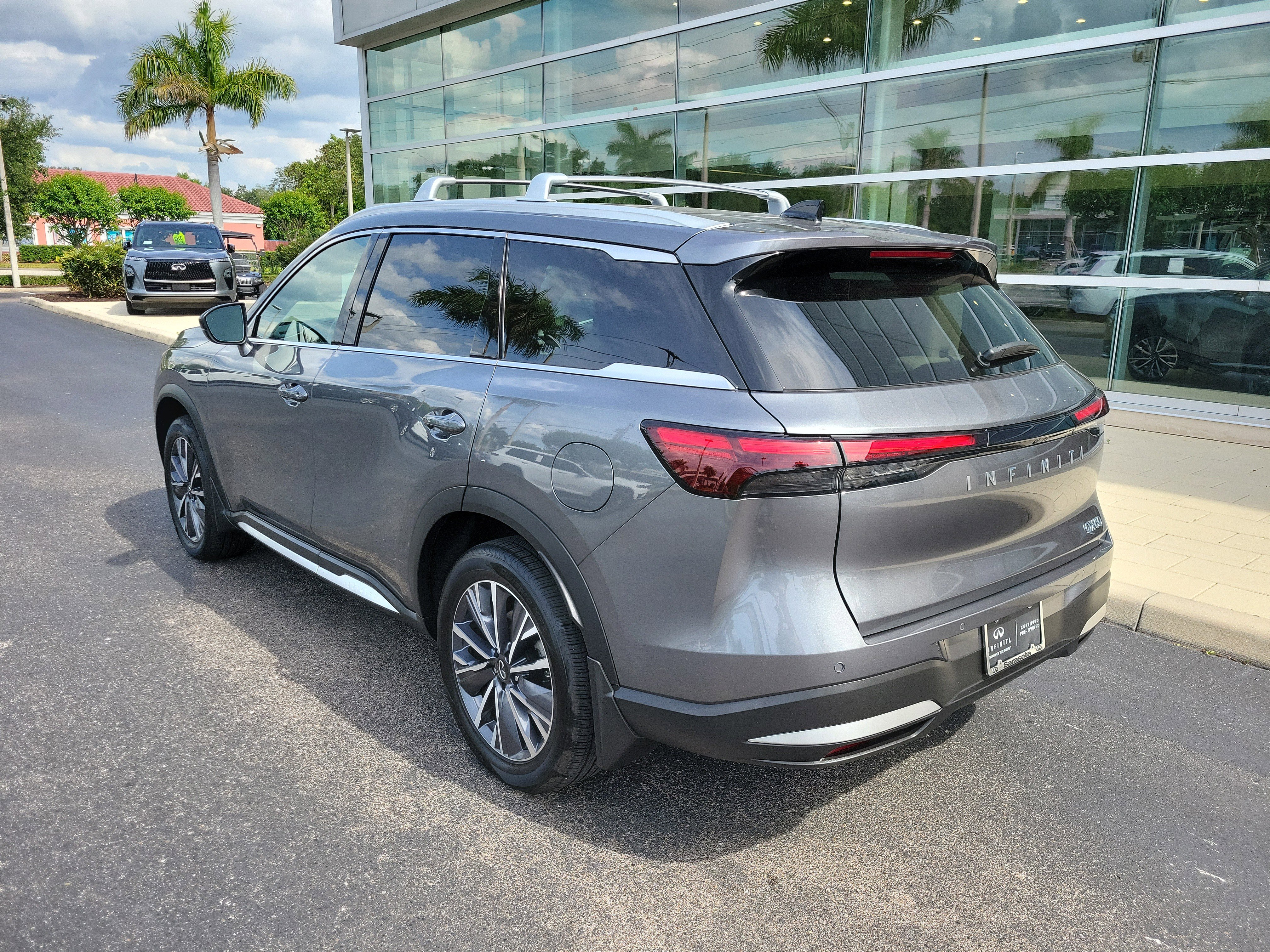 Certified 2026 INFINITI QX60 Luxe w/ Family Package FWD image 6