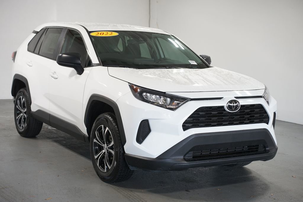 Used 2022 Toyota RAV4 LE image 3
