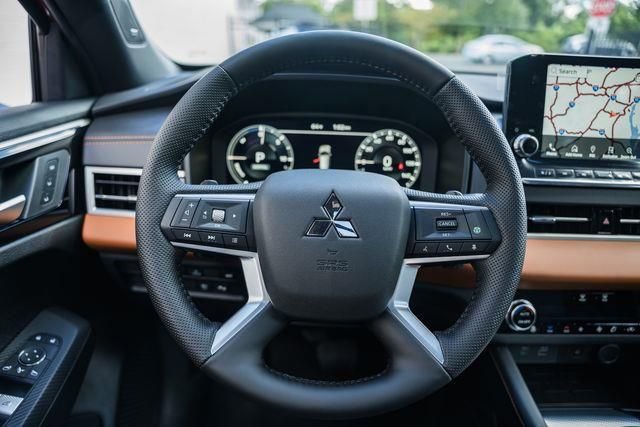 New 2025 Mitsubishi Outlander SEL image 32