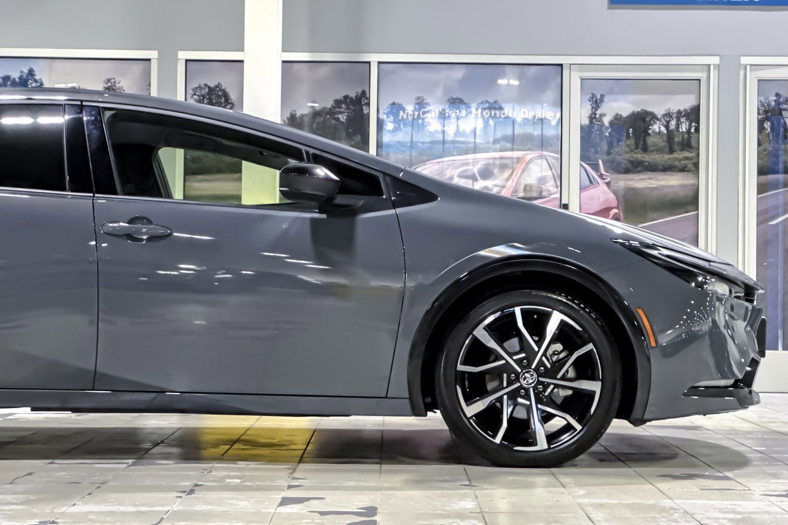 Used 2025 Toyota Prius Plug-In Hybrid image 35