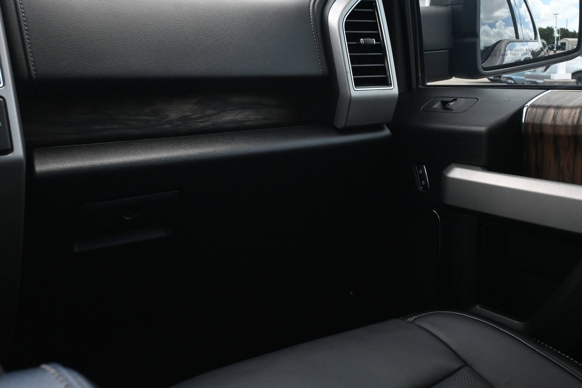 Used 2020 Ford F150 Lariat w/ Equipment Group 501A Mid RWD image 8