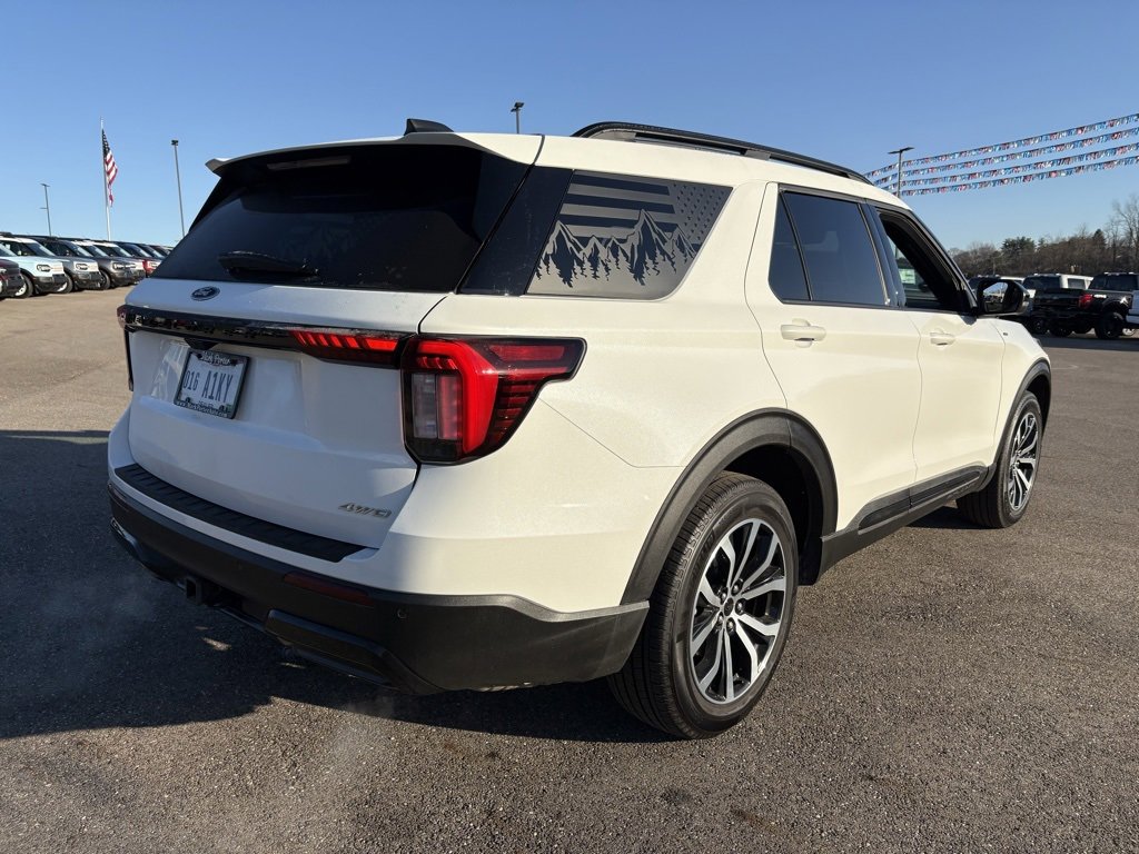 Used 2025 Ford Explorer ST-Line image 5