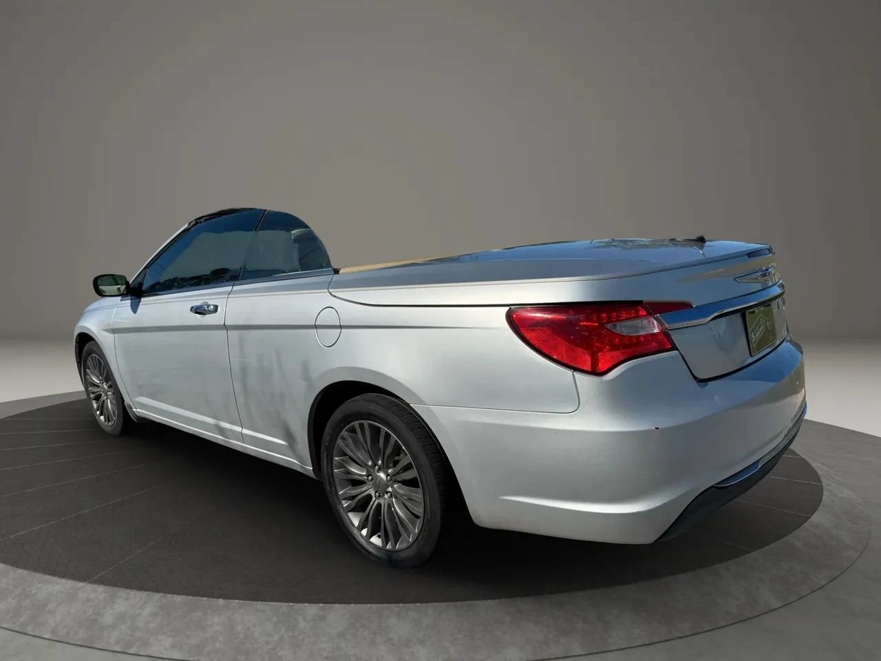 Used 2011 Chrysler 200 Limited FWD image 6