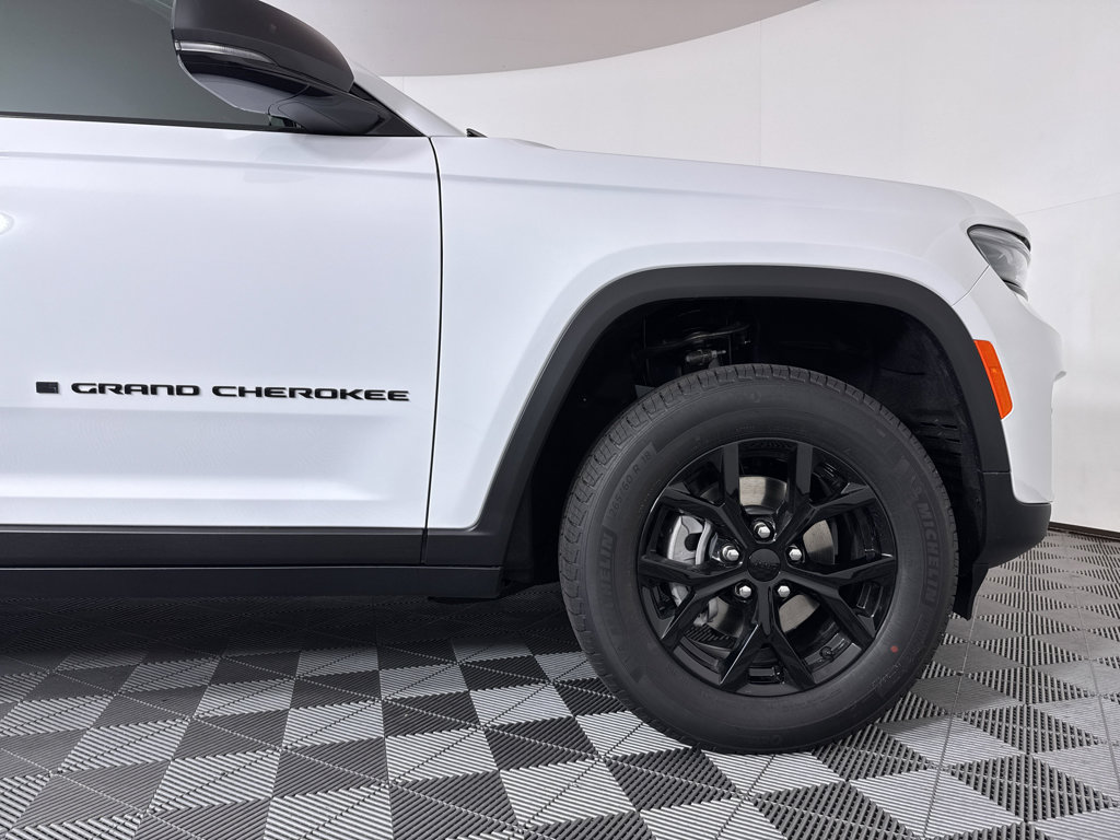 New 2025 Jeep Grand Cherokee Altitude image 22