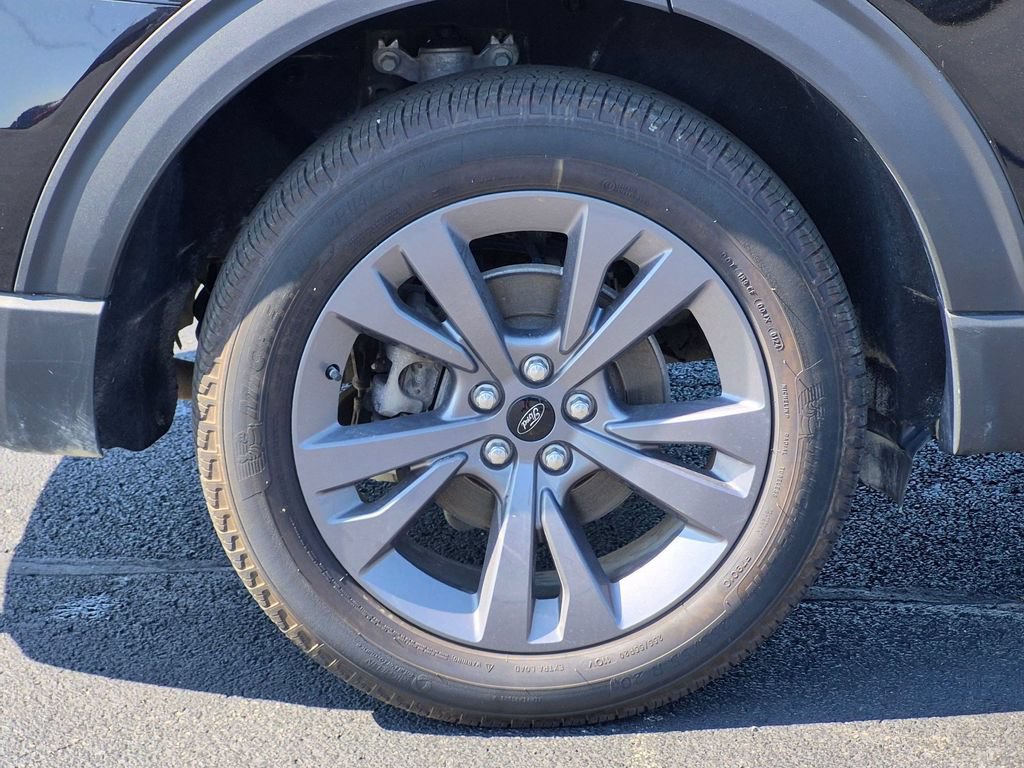 Used 2024 Ford Explorer XLT w/ Equipment Group 202A AWD/4WD image 29