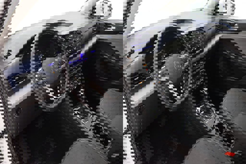 Used 2024 Volkswagen Taos SE image 13