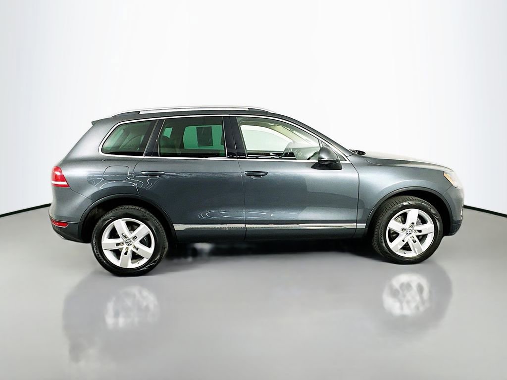 Used 2013 Volkswagen Touareg TDI image 9