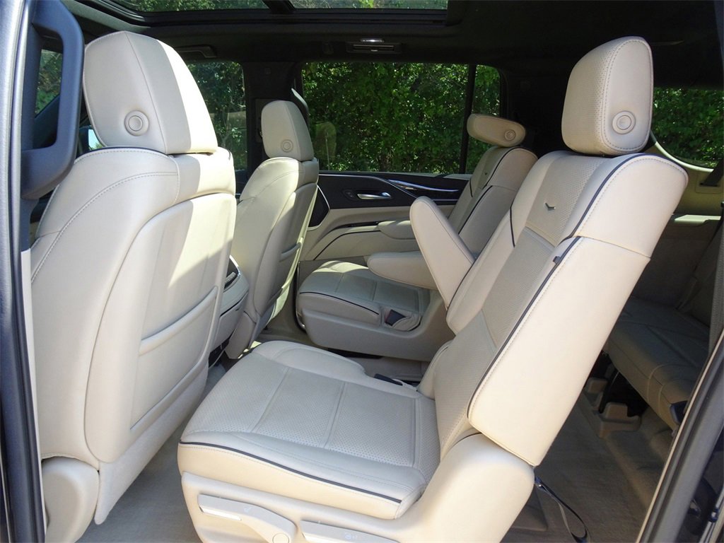 Used 2022 Cadillac Escalade ESV Premium Luxury image 16