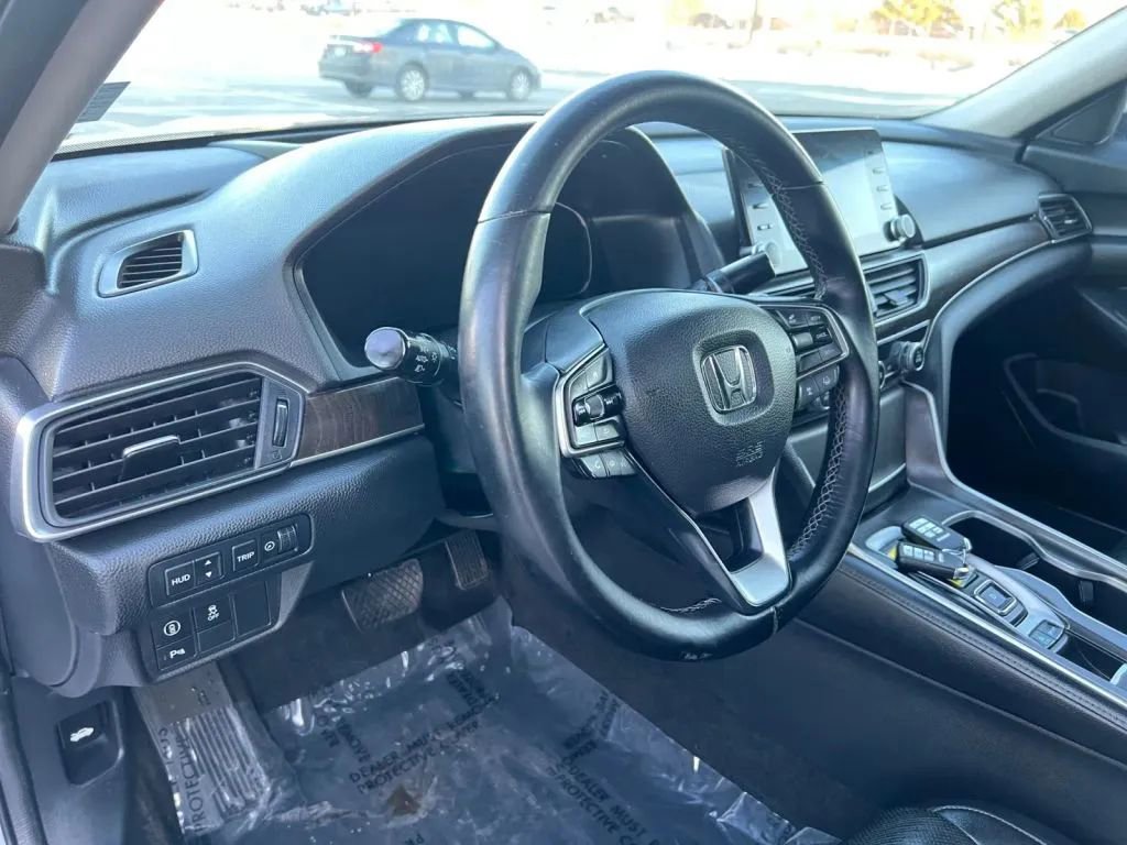 Used 2018 Honda Accord Touring image 24