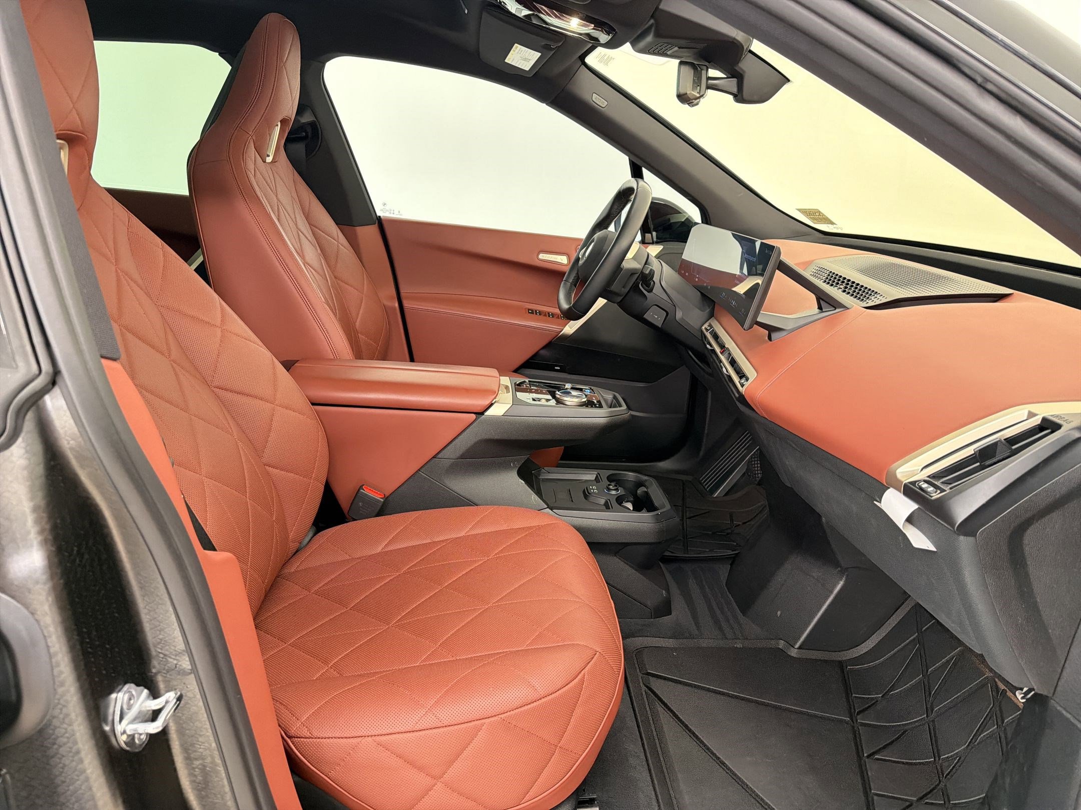 Used 2025 BMW iX xDrive50 w/ Premium Package image 29