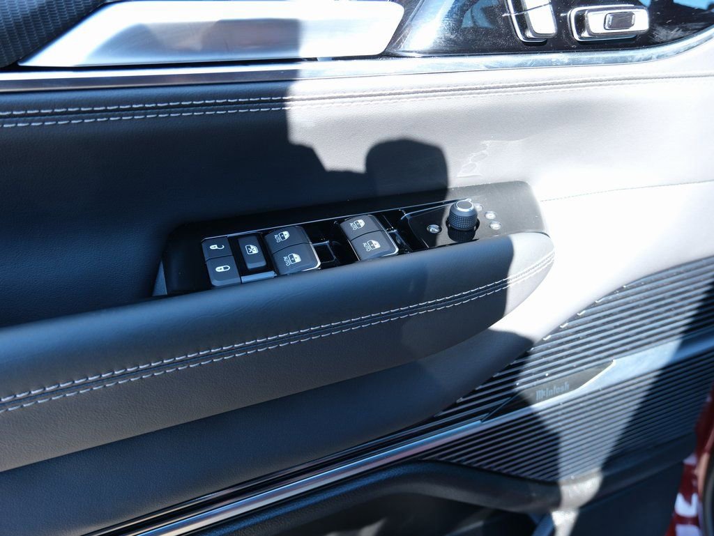 New 2026 Jeep Grand Wagoneer Summit w/ Rear Seat Video Group I image 30