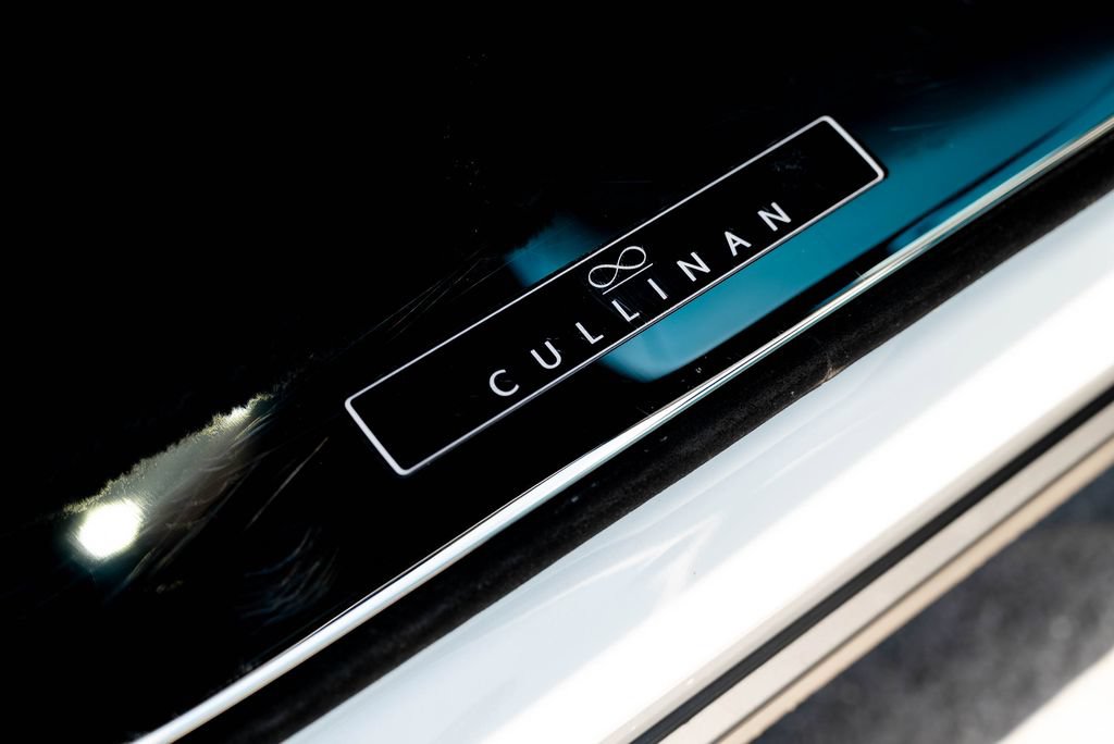 Used 2022 Rolls-Royce Cullinan Black Badge AWD/4WD image 40