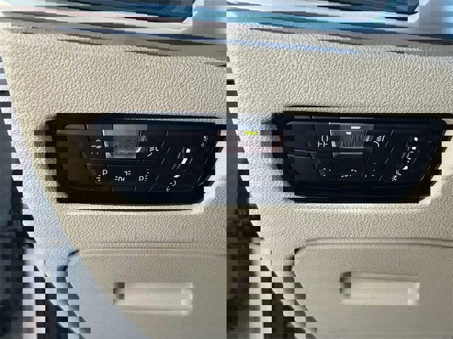 Used 2021 BMW 330e w/ Convenience Package image 25