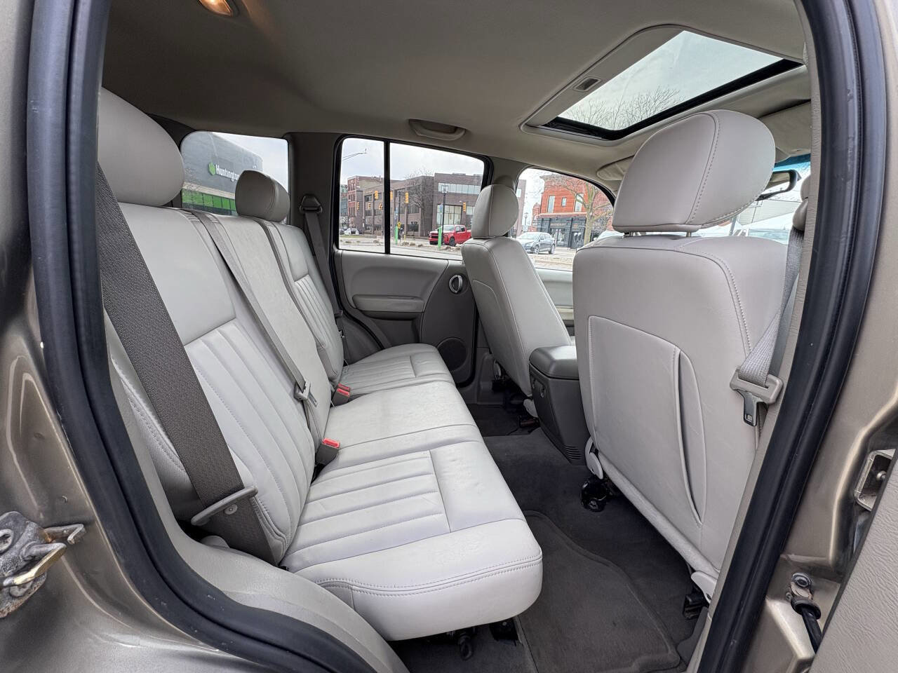 Used 2005 Jeep Liberty Limited image 26