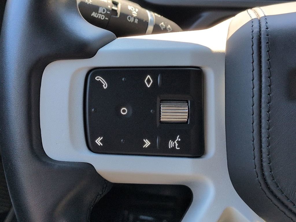 Used 2023 Land Rover Defender 130 SE image 17
