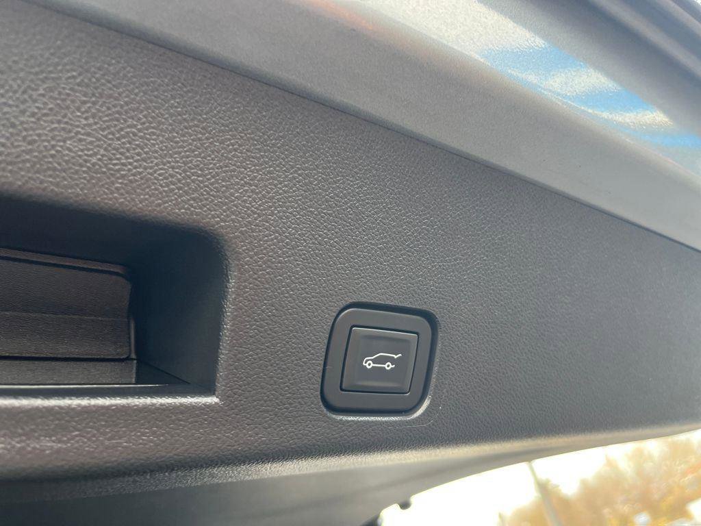 Used 2025 Chevrolet Traverse RS AWD/4WD image 26