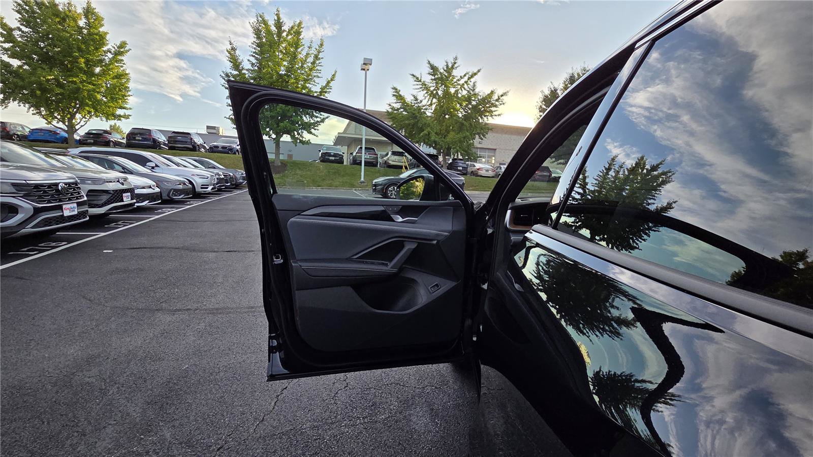 New 2026 Volkswagen Tiguan SEL R-Line AWD/4WD image 12