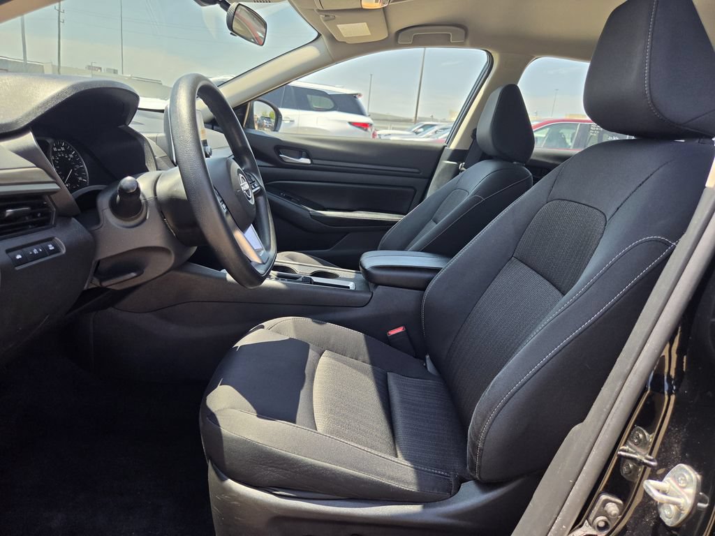 Used 2025 Nissan Altima 2.5 SV FWD image 26