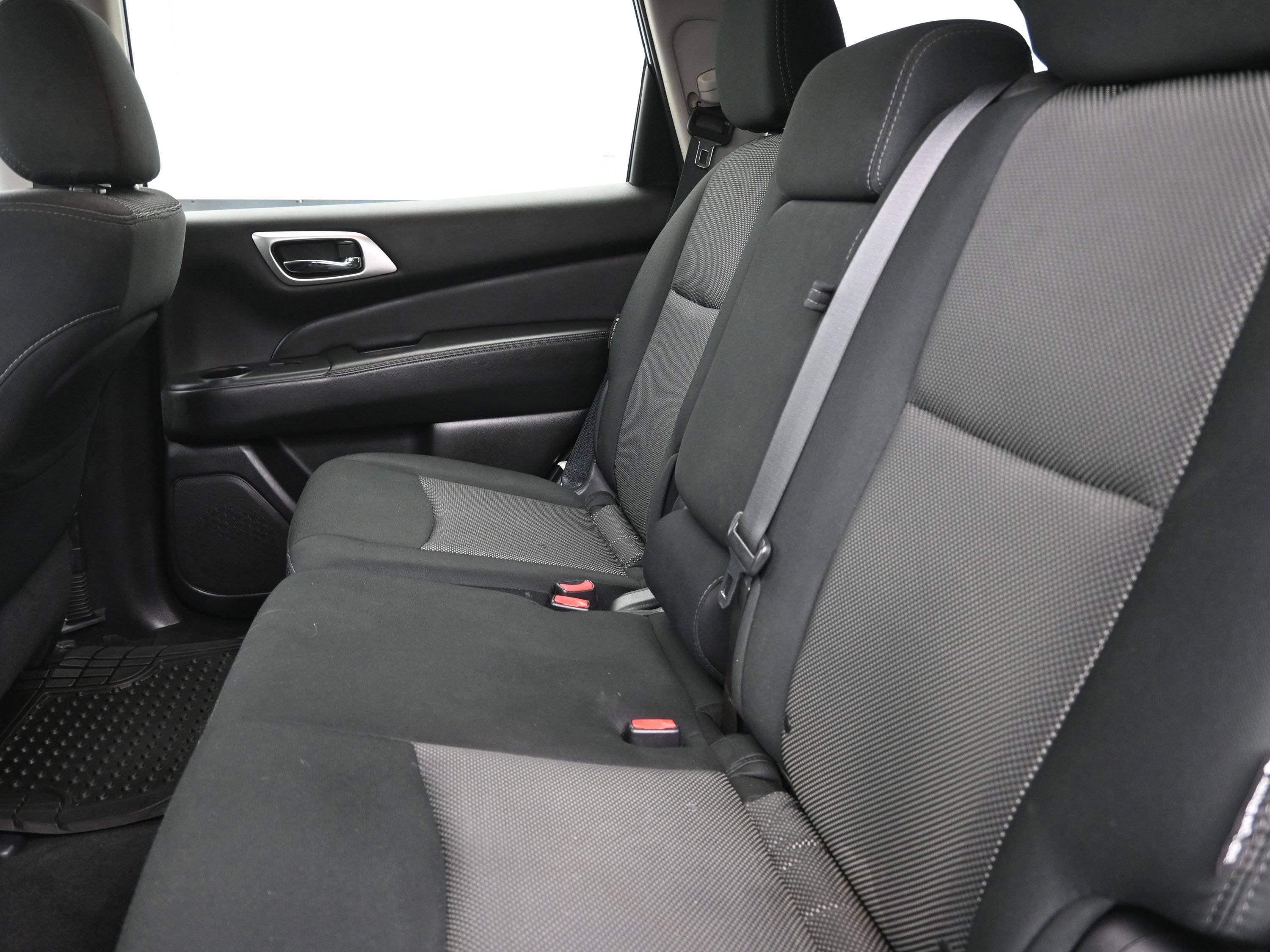 Used 2020 Nissan Pathfinder SV image 23