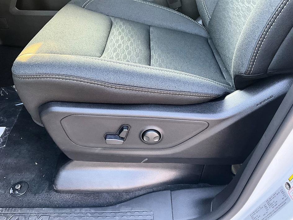 New 2026 RAM 1500 Big Horn w/ Night Edition AWD/4WD image 15